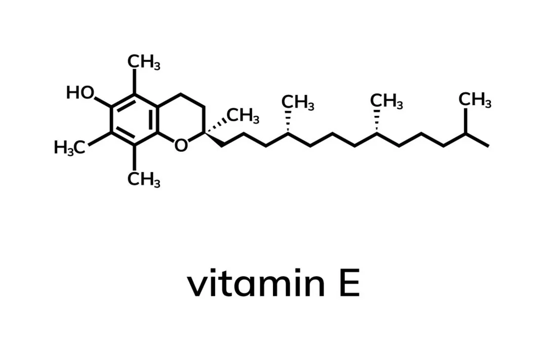 ترکیباتی مانند گلیسیرین، هیالورونیک اسید و ویتامین ای (E) از جمله مرطوب‌کننده‌های قوی هستند که در ژل‌های افتر شیو استفاده می‌شوند.