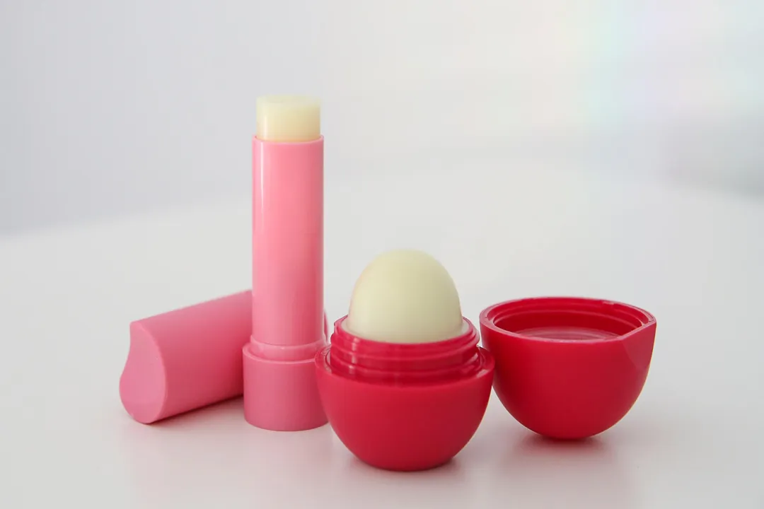 بالم لب طبیعی اغلب فاقد مواد نگهدارنده شیمیایی، رنگ مصنوعی و عطر شیمیایی است