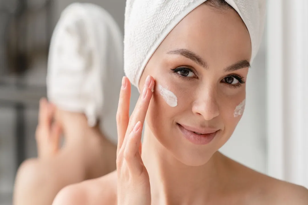 کرم آبرسان در نرم و مرطوب شدن سریعتر پوستتان پس از درمان هایفو، موثر است