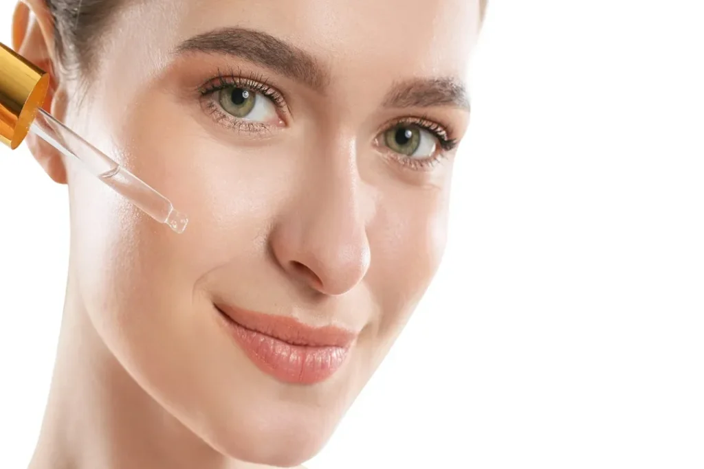 روز یا شب؟ بهترین زمان استفاده از سرم هیالورونیک اسید