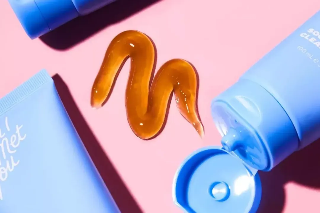 ژل شستشوی صورت نوعی شوینده مایع است