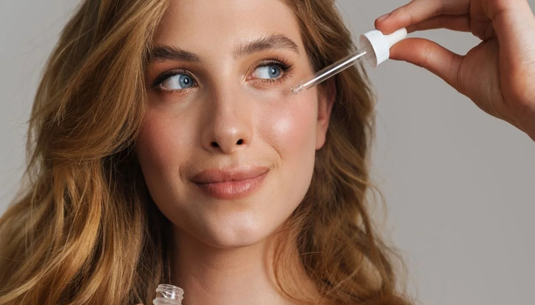 سرم صورت یک محصول مراقبت پوست با بافت سبک و جذب سریع است